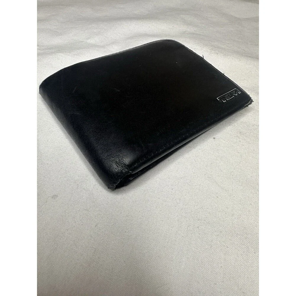 TUMI Black Smooth Leather Men’s Bi-fold Wallet